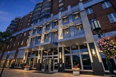 /international/us/411-s-old-woodward-avenue-birmingham-mi-110105045870/