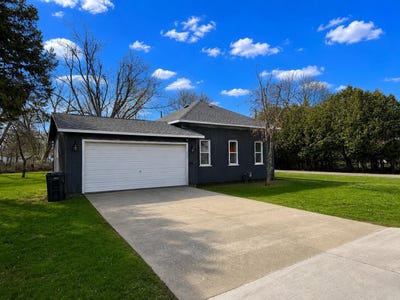 /international/us/300-littlefield-street-cheboygan-mi-110107954444/