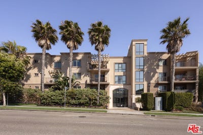 /international/us/8238-w-manchester-ave-playa-del-rey-ca-110119510092/