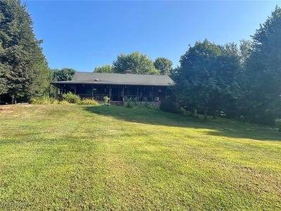/international/us/6894-swamp-street-ne-hartville-oh-110101516432/