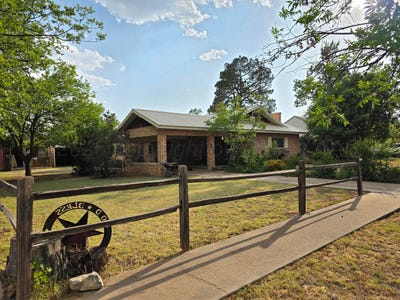 /international/us/510-avenue-e-se-childress-tx-110108239119/