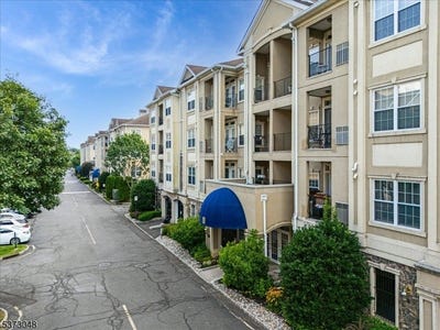 /international/us/8205-harcourt-rd-clifton-city-nj-110101122476/