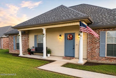 /international/us/740-s-belle-circle-breaux-bridge-la-110108342293/