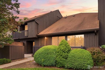 /international/us/438-westgate-drive-edison-nj-110108714802/