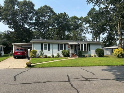 /international/us/1661-old-country-road-riverhead-ny-110109772400/