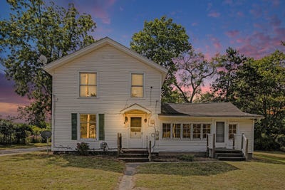 /international/us/75-parsonage-street-saranac-mi-110101535119/?lang=id
