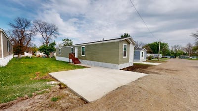 /international/us/2302-milton-avenue-lot-28-albert-lea-mn-110108446248/