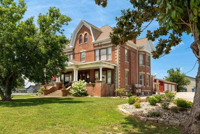 /international/us/1414-w-main-street-marion-il-110120527729/