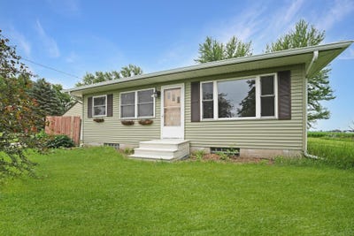 /international/us/6418-independence-avenue-waterloo-ia-110100581669/