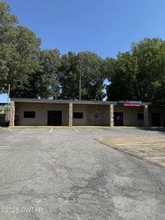 /international/us/2213-e-main-street-humboldt-tn-110102098277/