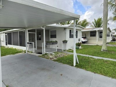 /international/us/49-lisa-lane-greenacres-fl-110107570457/