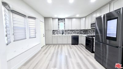 /international/us/11836-rialto-st-sun-valley-ca-110105766786/