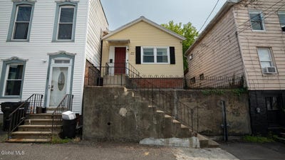 /international/us/47-13th-street-troy-ny-110109791878/
