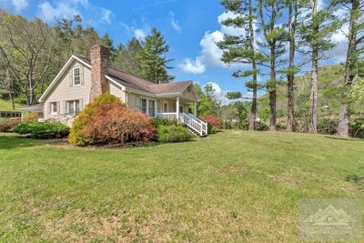 /international/us/12381-beckley-road-camp-creek-wv-110107885341/