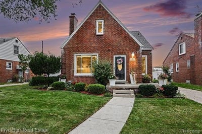 /international/us/15283-couzens-avenue-eastpointe-mi-110120089148/