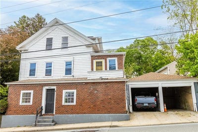 /international/us/1448-plainfield-pike-cranston-ri-110107990456/