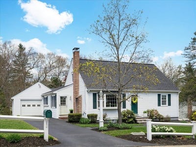 /international/us/16-howland-ter-stoughton-ma-110107632602/