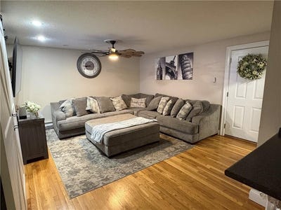 /international/us/380-sunset-avenue-north-providence-ri-110108958942/