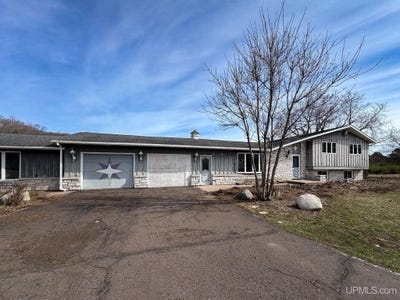 /international/us/7730-e-us-highway-2-bessemer-mi-110108394235/