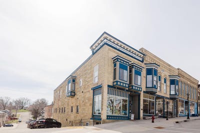 /international/us/104-high-street-mineral-point-wi-110107203656/