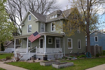 /international/us/301-van-buren-street-sauk-city-wi-110099274566/
