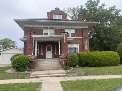 /international/us/302-south-3rd-street-monmouth-il-110108278892/
