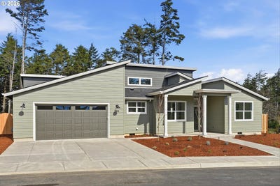 /international/us/723-se-42nd-pl-newport-or-110102078529/