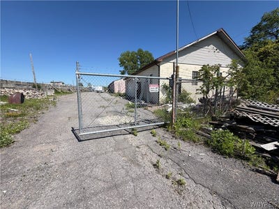 /international/us/1675-new-road-niagara-falls-ny-110108500038/