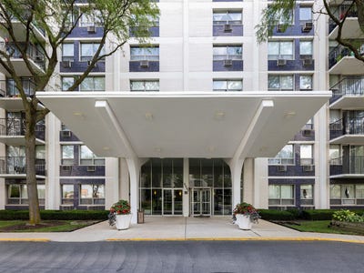 /international/us/9001-golf-road-des-plaines-il-110108194905/