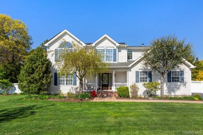 /international/us/47-jordan-drive-medford-ny-110108295316/