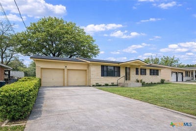/international/us/445-granada-drive-new-braunfels-tx-110106275902/