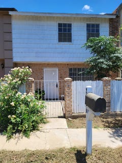 /international/us/2526-montgomery-st-laredo-tx-110108887102/