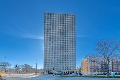 /international/us/6700-south-shore-drive-chicago-il-110107319509/