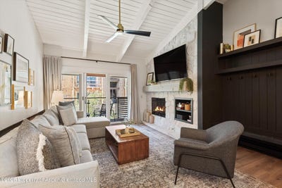 /international/us/690-carriage-way-snowmass-village-co-110108015611/