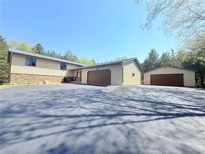 /international/us/1069-hunter-ridge-hudson-wi-110099442895/