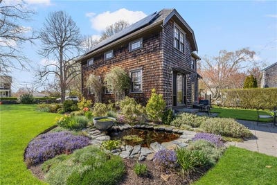 /international/us/68-sachuest-way-middletown-ri-110106491965/