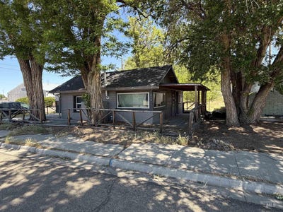 /international/us/210-s-3-w-mountain-home-id-110108254044/