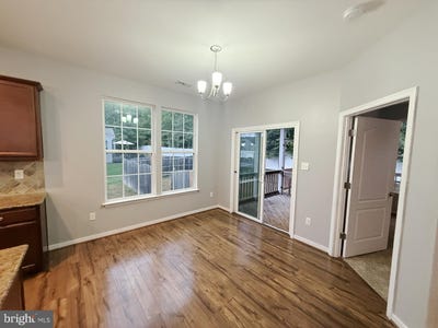 /international/us/4042-hiddenwell-lane-chester-va-110120087209/