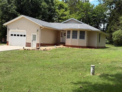 /international/us/212-virginia-ave-farmville-va-110109506652/