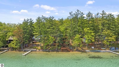 /international/us/922-w-bear-lake-road-kalkaska-mi-110100019045/