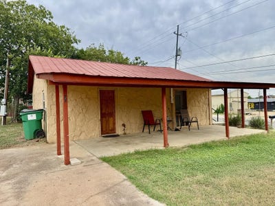 /international/us/103-w-hamilton-llano-tx-110108604631/