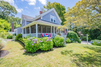 /international/us/181-school-street-cotuit-ma-110100981986/