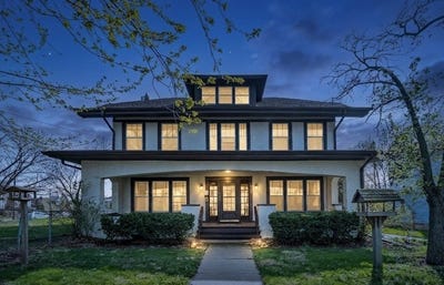 /international/us/427-e-benton-street-aurora-il-110107289986/