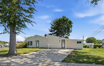/international/us/54-freedom-lane-levittown-pa-110108350974/