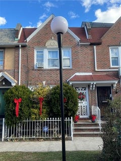 /international/us/11-miami-court-brooklyn-ny-110104159332/