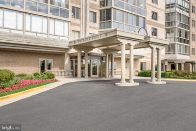 /international/us/19365-cypress-ridge-terrace-leesburg-va-110120536208/