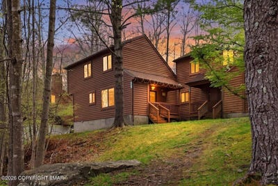 /international/us/227-sedburgh-court-bushkill-pa-110108010466/