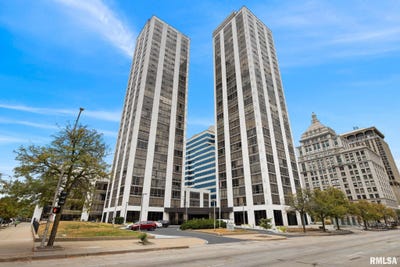 /international/us/123-sw-jefferson-avenue-peoria-il-110102815975/