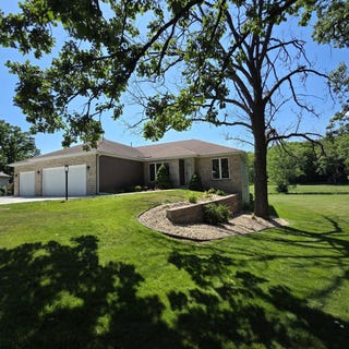 /international/us/23-heather-drive-cottage-grove-wi-110107549906/