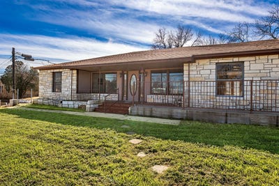 /international/us/104-e-fifth-street-brady-tx-110105112168/